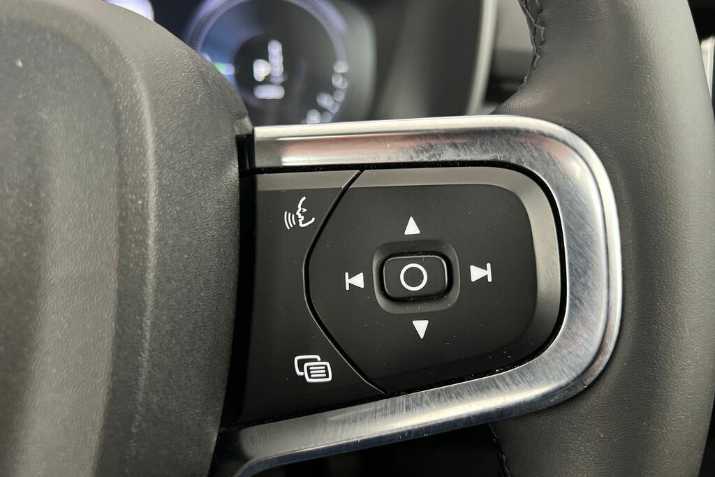 Volvo XC40 2.0 B3p Core Black #24
