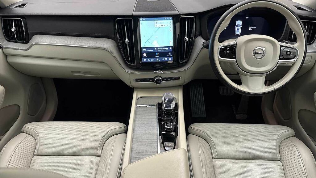 Volvo XC60 Plus Black Edition Black #10