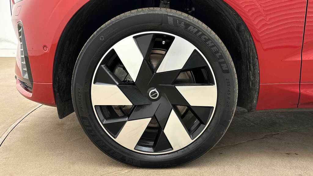Volvo XC60 Plus Black Edition Black #16