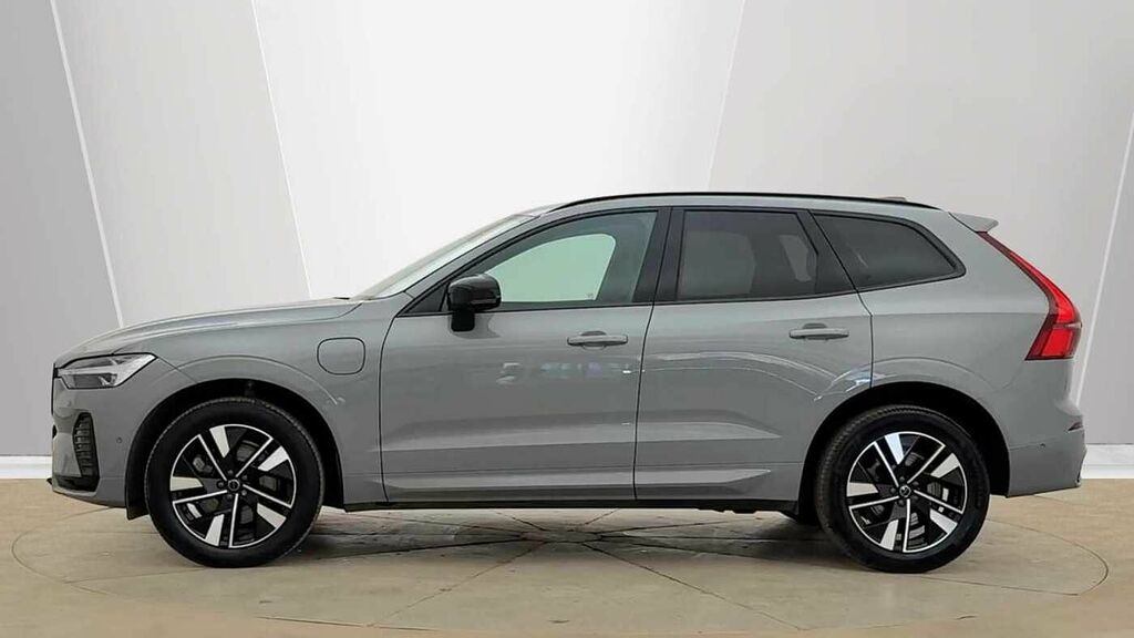 Volvo XC60 Plus Black Edition Black #7