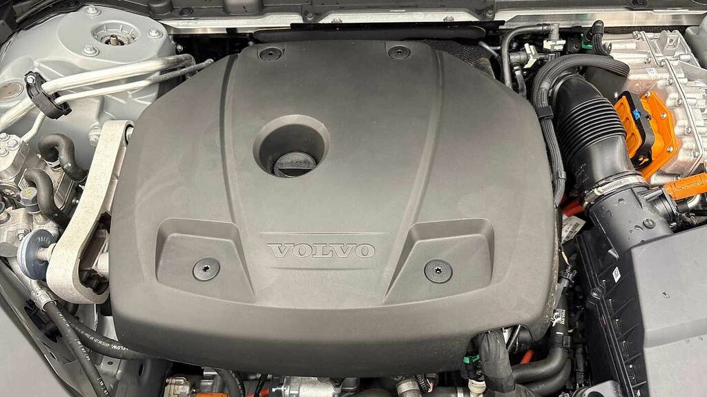 Volvo XC60 Plus Black Edition Black #13