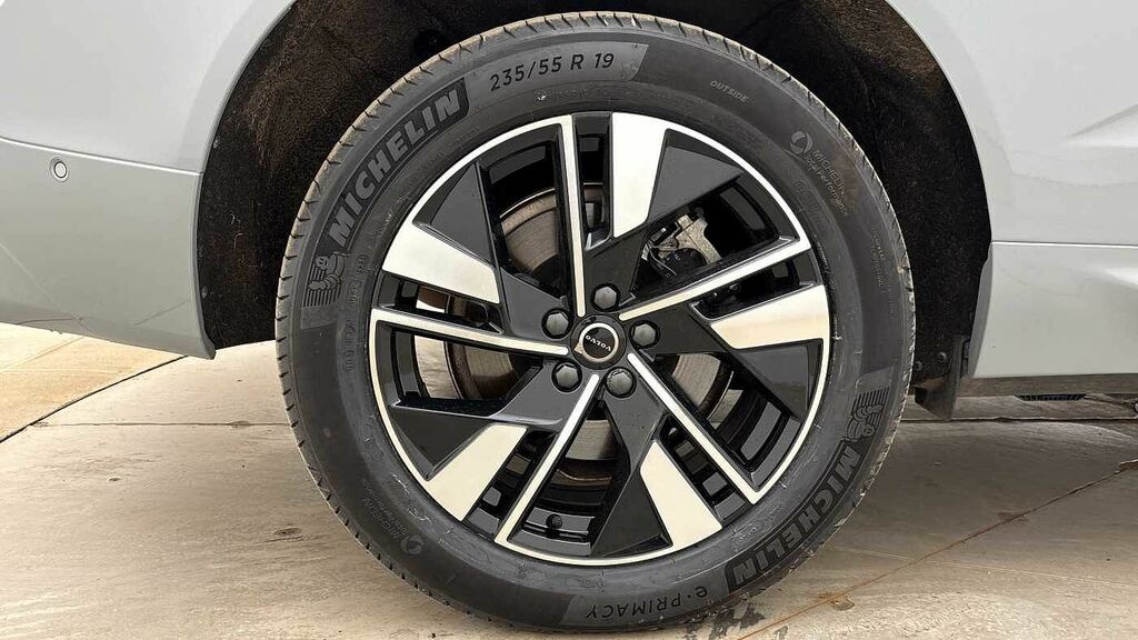 Volvo XC60 Plus Black Edition Black #15