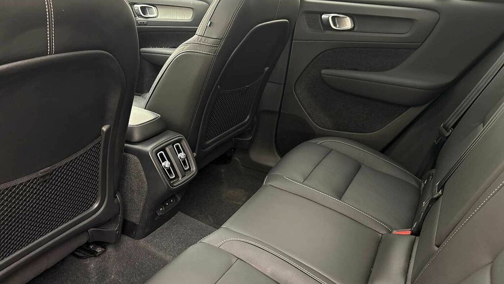 Volvo XC40 2.0 B3p Plus Dark #8