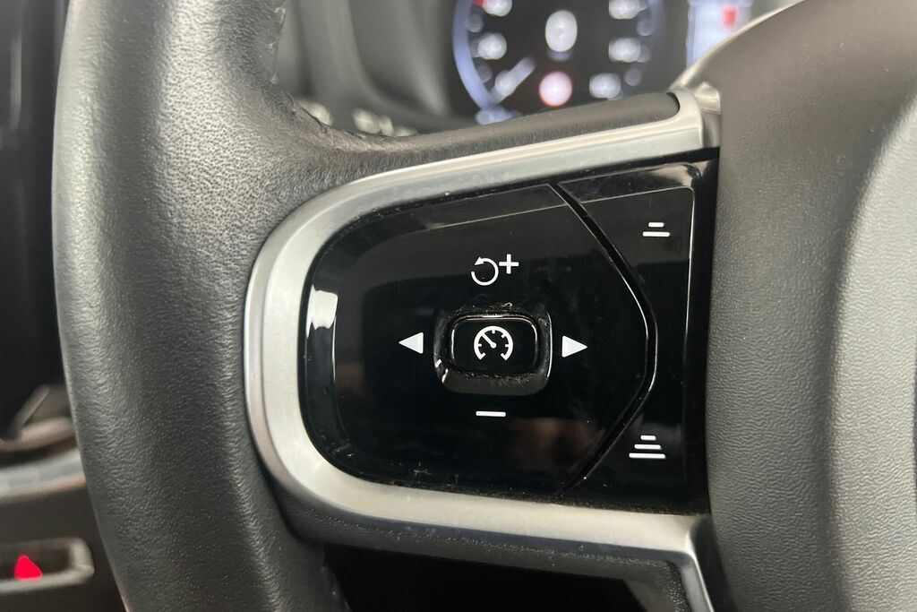 Volvo V60 D3 Momentum Plus Black #11