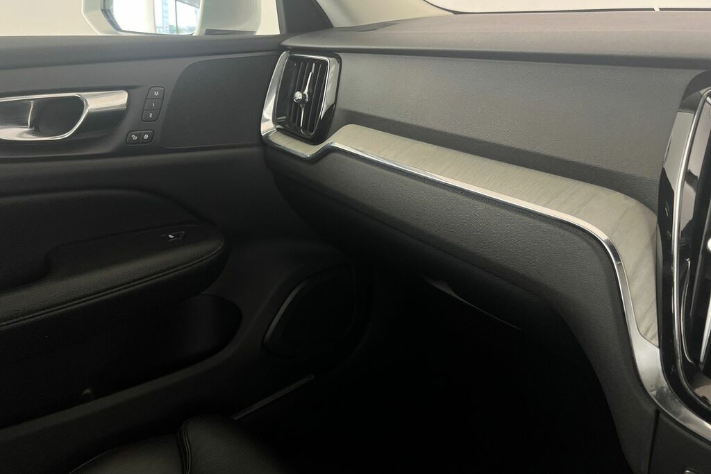 Volvo V60 D3 Momentum Plus Black #35