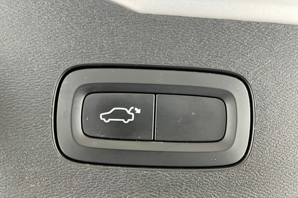Volvo V60 D3 Momentum Plus Black #22