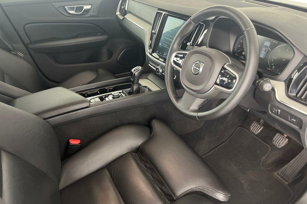 Volvo V60 D3 Momentum Plus Black #10