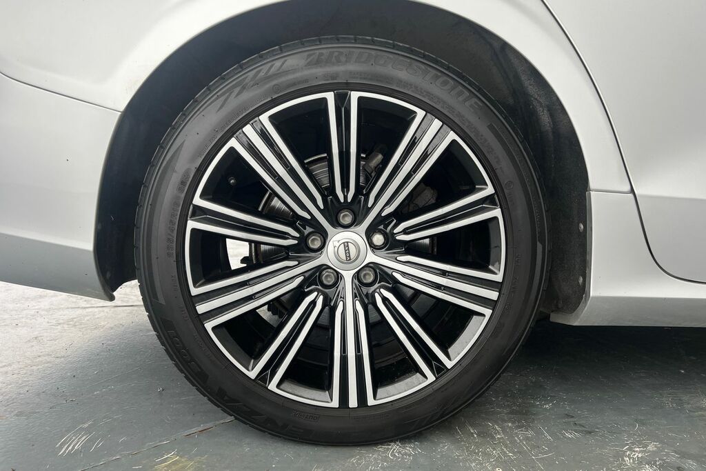 Volvo V60 D3 Momentum Plus Black #25