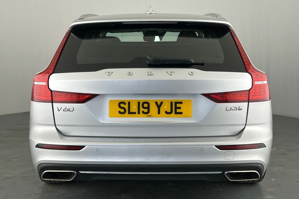 Volvo V60 D3 Momentum Plus Black #39