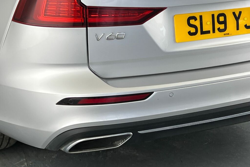 Volvo V60 D3 Momentum Plus Black #21