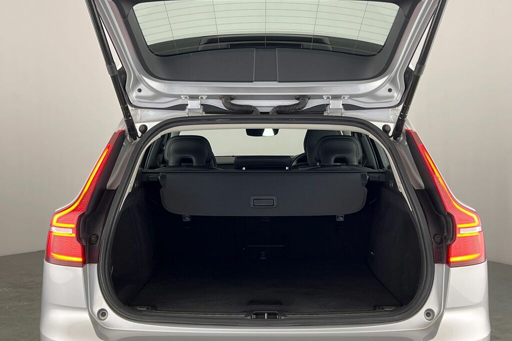 Volvo V60 D3 Momentum Plus Black #8