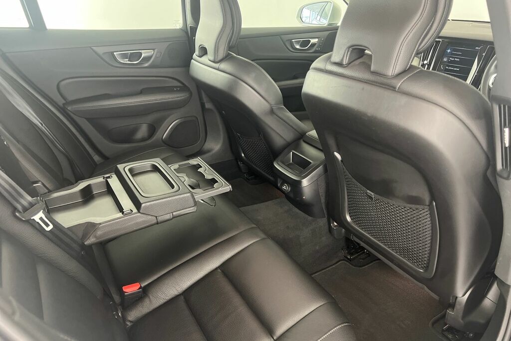 Volvo V60 D3 Momentum Plus Black #27