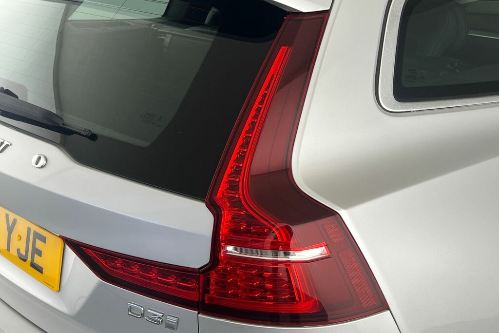 Volvo V60 D3 Momentum Plus Black #20