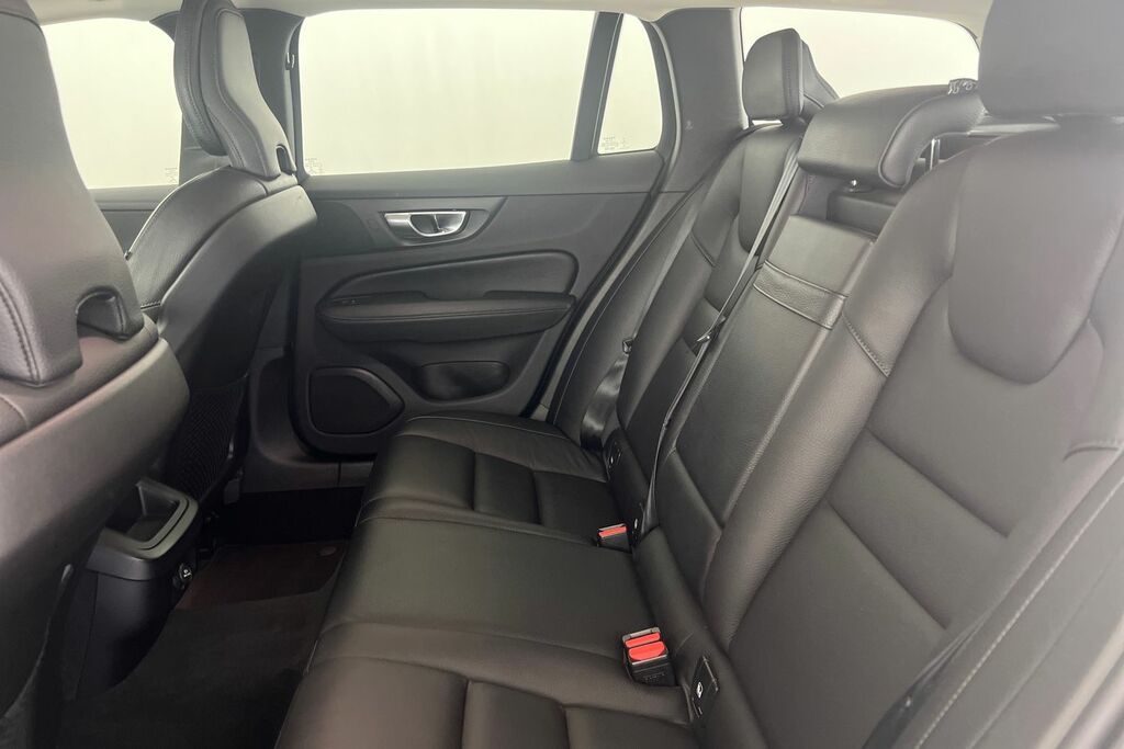 Volvo V60 D3 Momentum Plus Black #17