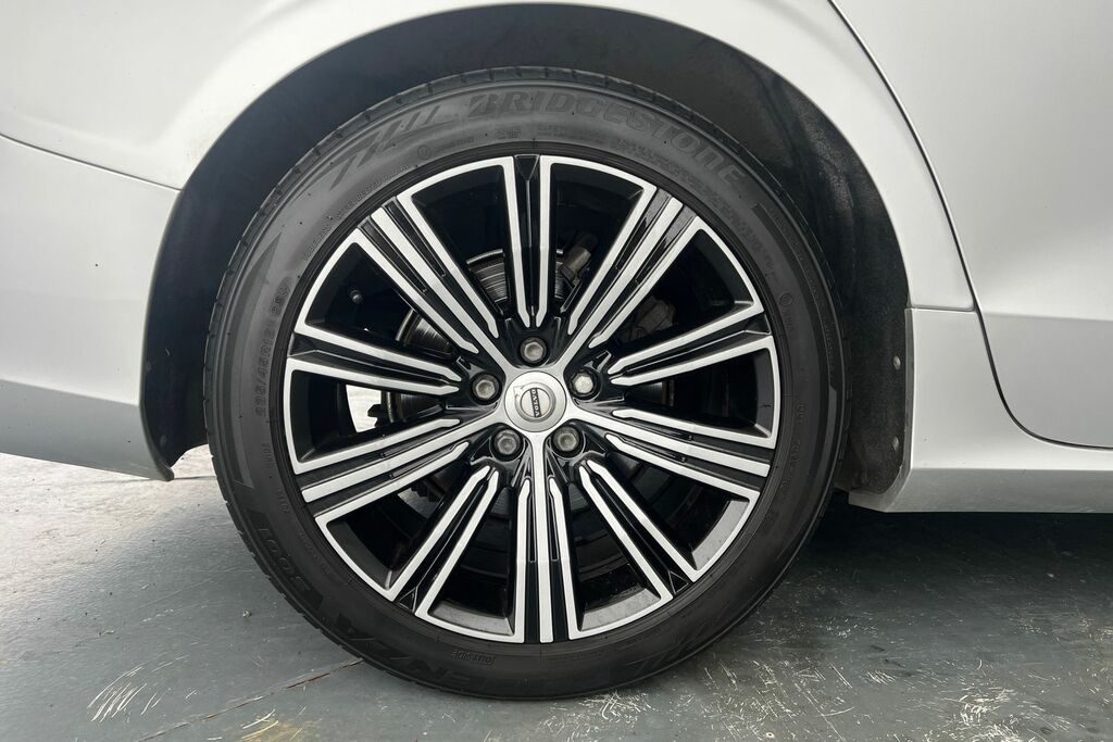 Volvo V60 D3 Momentum Plus Black #26