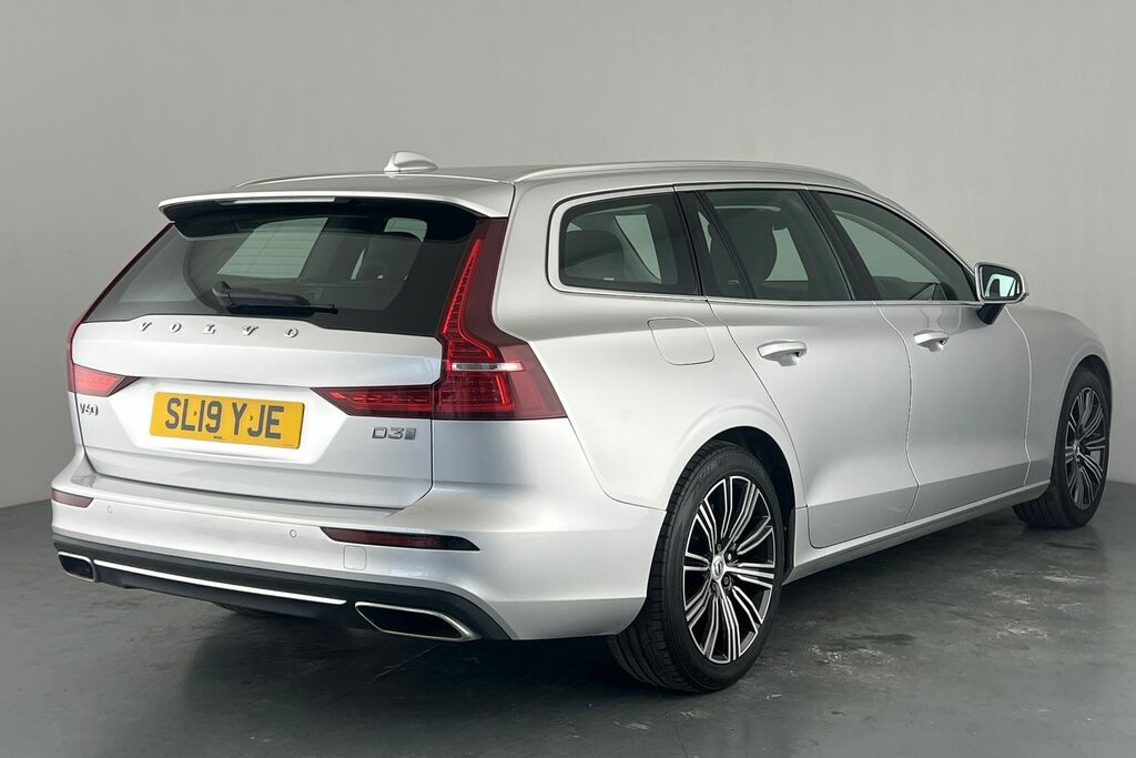 Volvo V60 D3 Momentum Plus Black #38
