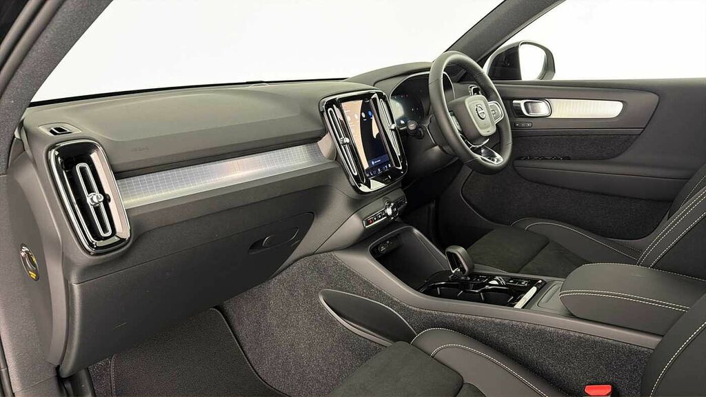 Volvo XC40 Plus Dark B3 Mild Hybrid Delivery Miles YG26SYN Black #3