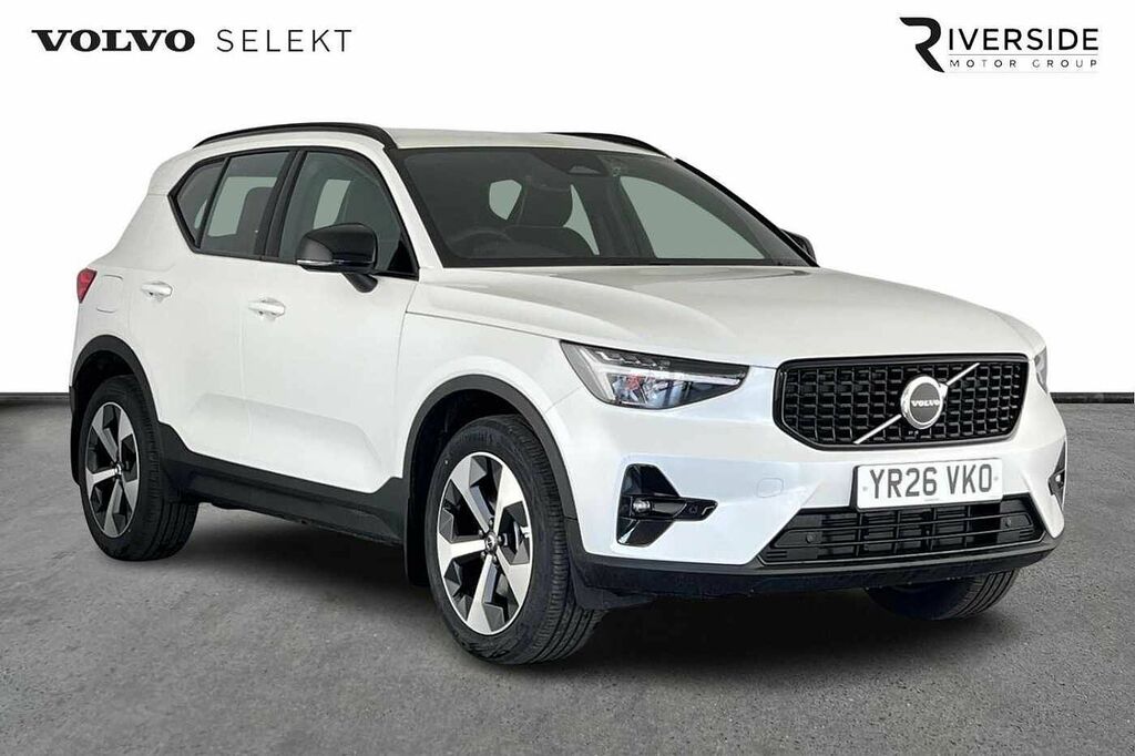 Volvo XC40 B3 Plus, Mild Hybrid, Dark Black