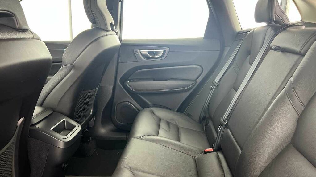 Volvo XC60 B4awd Plus Dark - Google Keyless Entry Red #7