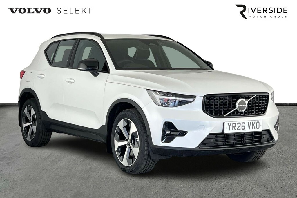 Volvo XC40 B3 Plus, Mild Hybrid, Dark Front Rear White