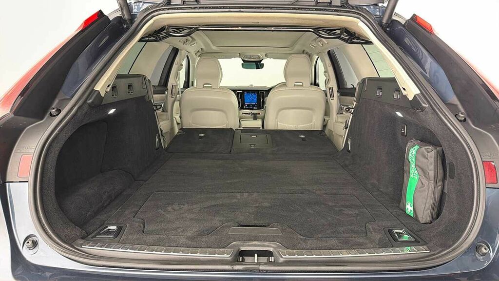 Volvo V90 2.0 B5p Ultimate Dark Black #30