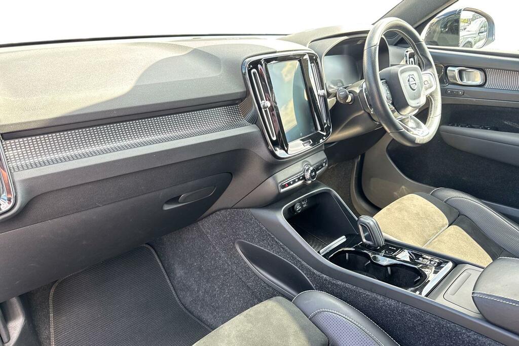 Volvo XC40 D4 Awd R-design YX68JBU Blue #3