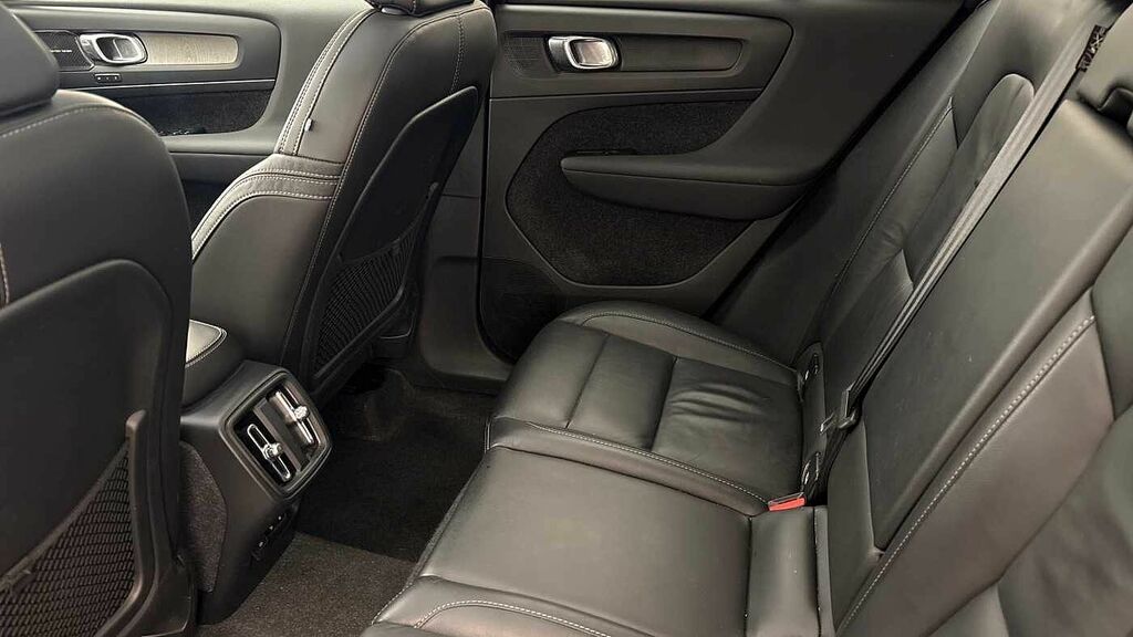 Volvo XC40 Ultimate, B4 Mild Hybrid, Dark CK23VYX Grey #5