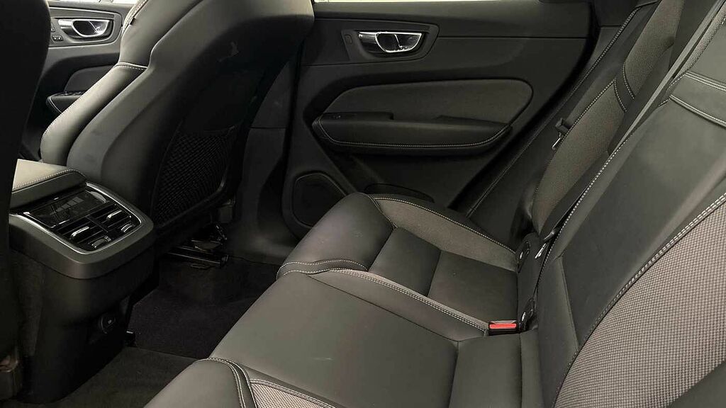 Volvo XC60 R-design, B5 Awd Mild Hybrid Black #6