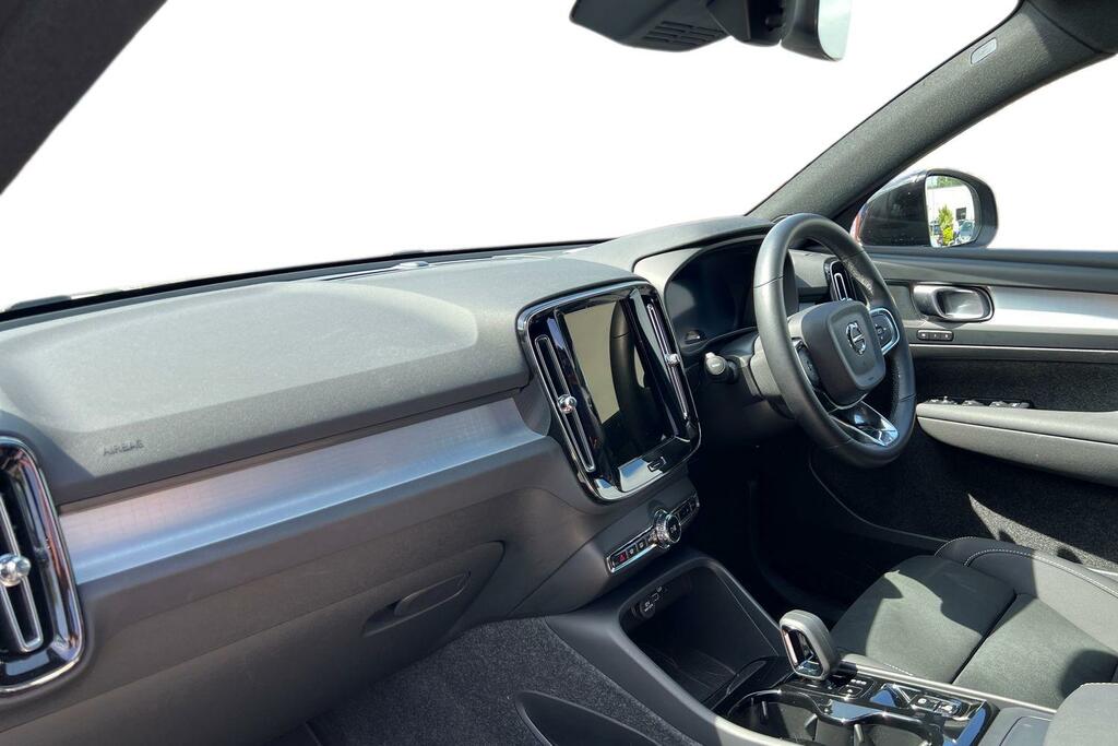 Volvo XC40 Black Edition Plus, B3 Mild Hybrid, Low Ro Black #3