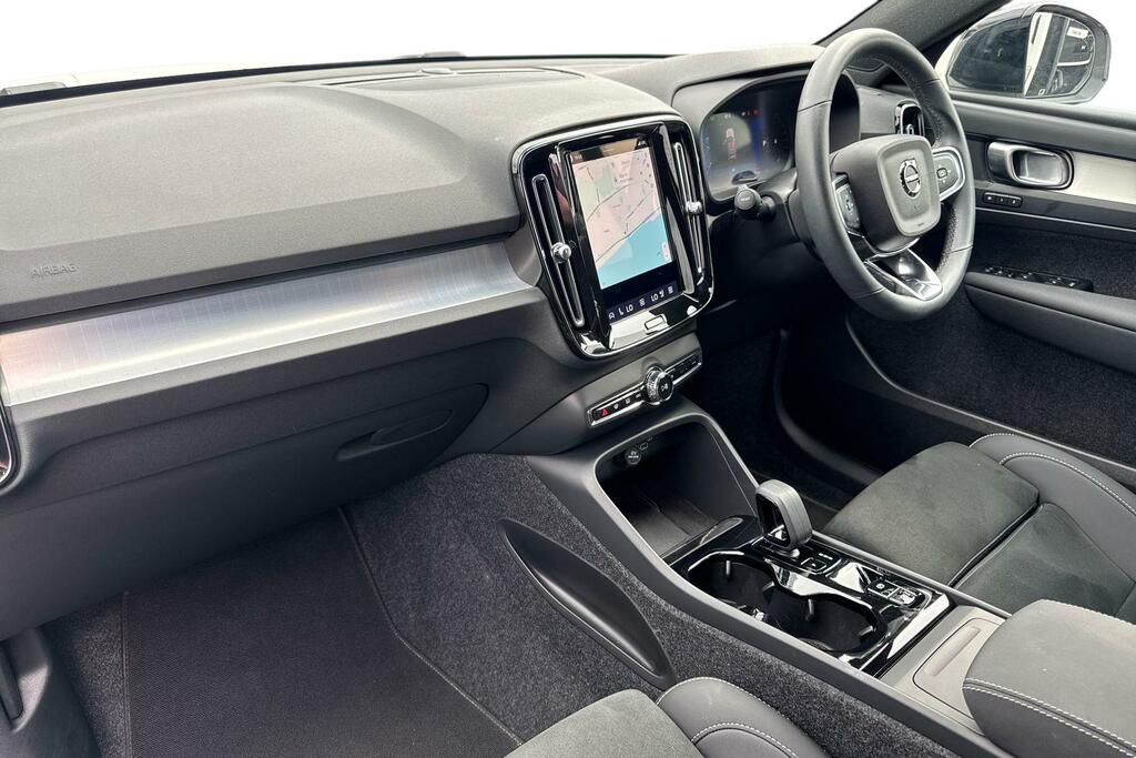 Volvo XC40 Black Edition Plus, B3 Mild Hybrid, YY75SXB White #2
