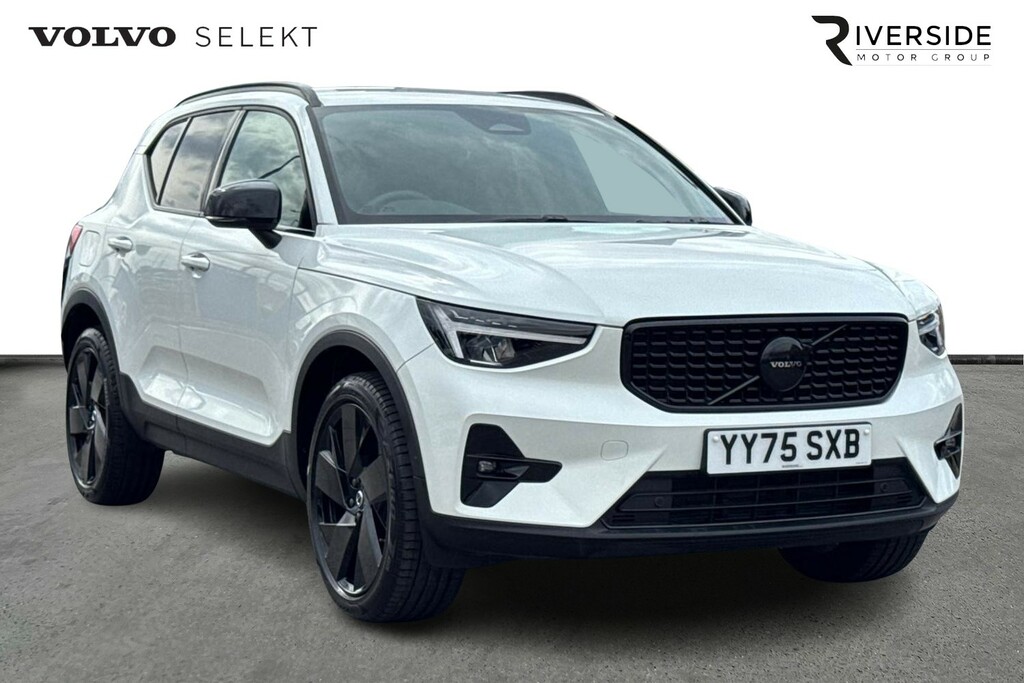 Volvo XC40 Black Edition Plus, B3 Mild Hybrid, White