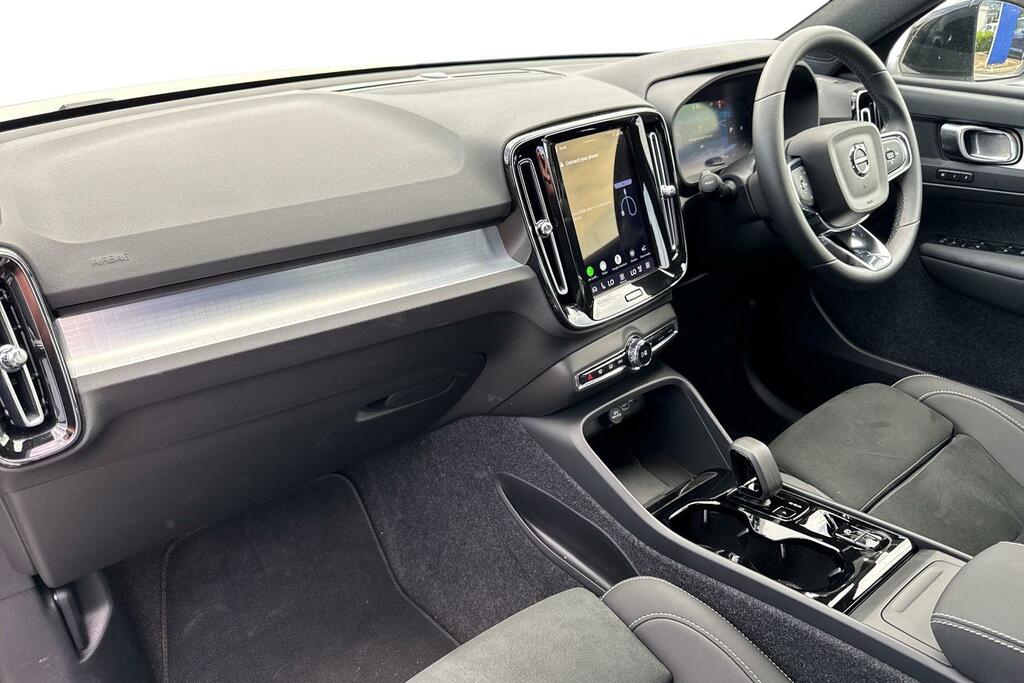 Volvo XC40 Plus, B3 Mild Hybrid, Dark YX26TFE White #4