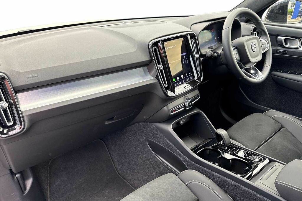 Volvo XC40 Plus, B3 Mild Hybrid, Dark YX26TFE White #3