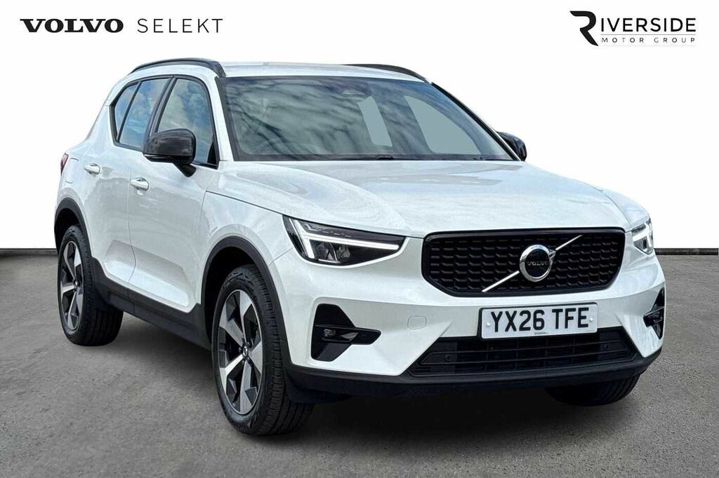 Volvo XC40 Plus, B3 Mild Hybrid, Dark White