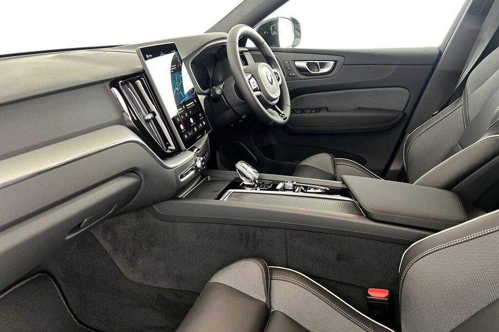 Volvo XC60 T6 Black Edition Plus, Awd Plug-in Hybrid, Electri Black #3