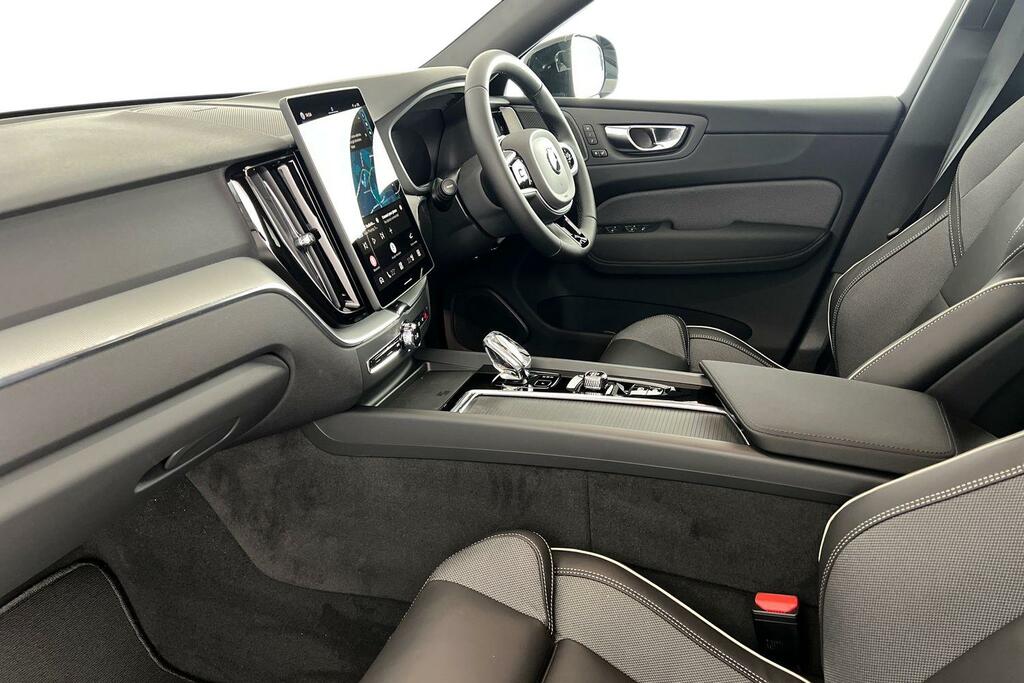 Volvo XC60 T6 Black Edition Plus, Awd Plug-in Hybrid, Electri Black #4