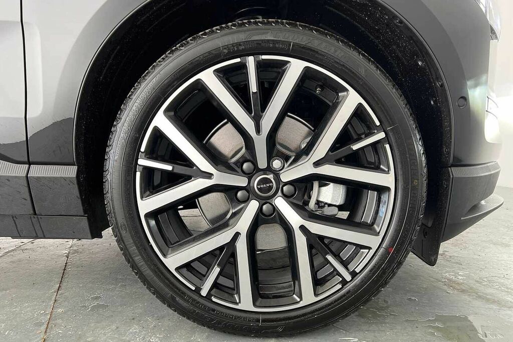 Volvo EX30 Ultra, Single Motor Extended Range, Black #5