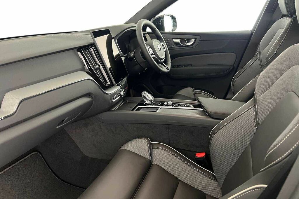 Volvo XC60 T6 Black Edition Plus, Awd Plug-in Hybrid, Electri YR26XEM Black #2