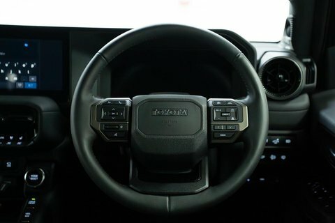 Toyota Land Cruiser 2.8 D-4d 204 Invincible 7 Seats  #8