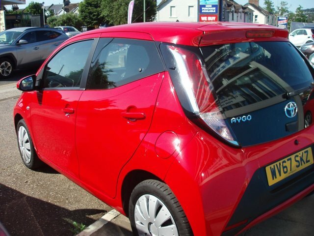 Toyota Aygo 1.0 Vvt-i X-play Hatchback WV67SKZ Red #2