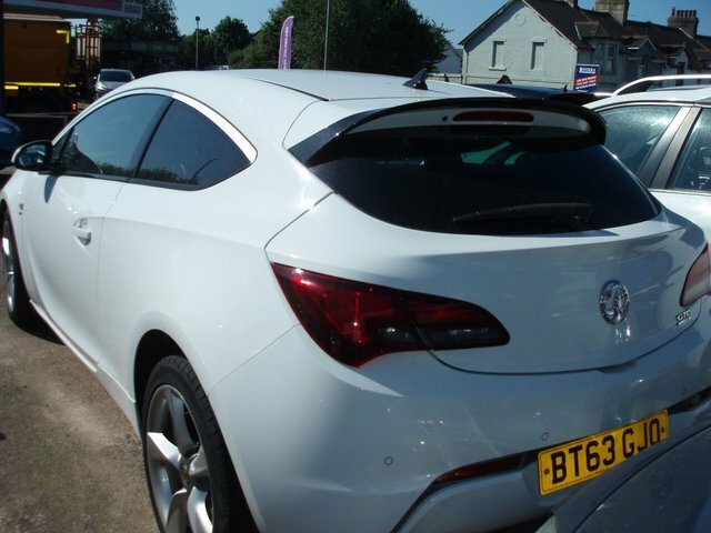Vauxhall Astra GTC 1.4T Sri Coupe White #2