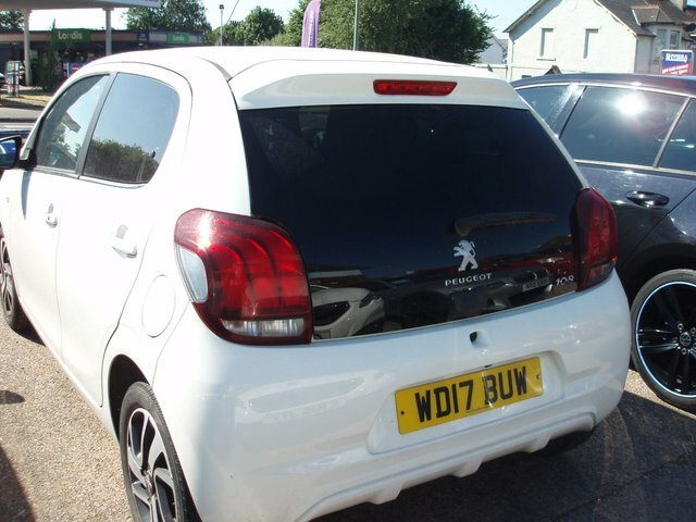 Peugeot 108 1.2 Puretech Allure Hatchback White #2