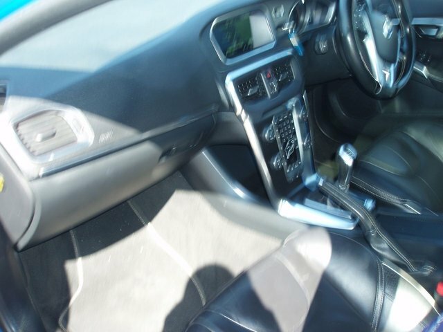Volvo V40 1.6 D2 Se Red 1 Former Keeper 0 Tax Red #9