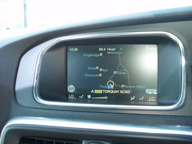 Volvo V40 1.6 D2 Se Red 1 Former Keeper 0 Tax Red #12