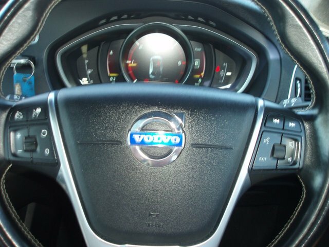 Volvo V40 1.6 D2 Se Red 1 Former Keeper 0 Tax Red #17