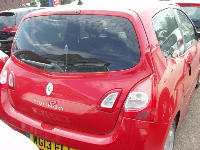 Renault Twingo 1.2 16V Dynamique Hatchback Red #2