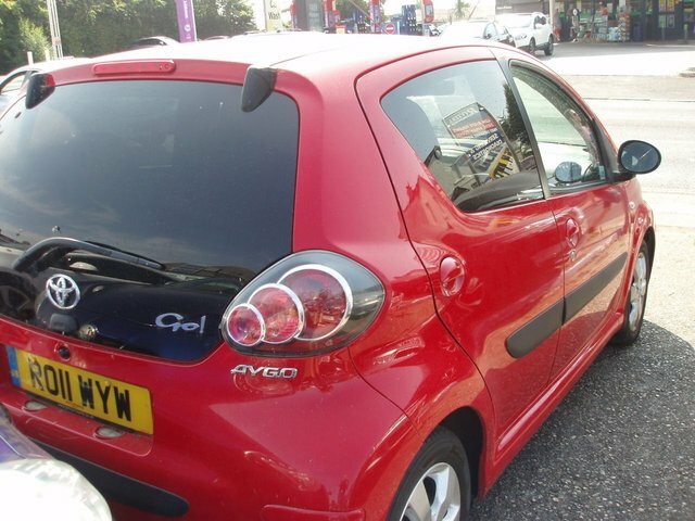 Toyota Aygo 1.0 Vvt-i Go Hatchback Red #2