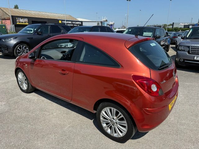 Vauxhall Corsa 16V Se Hatchback Orange #4