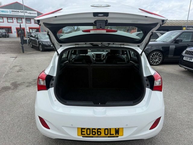 Hyundai I30 Se Red #8