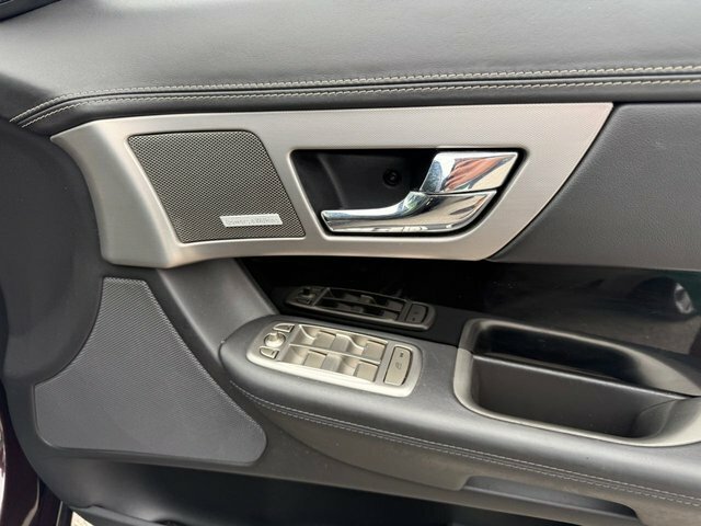 Jaguar XF V6 Luxury Red #17